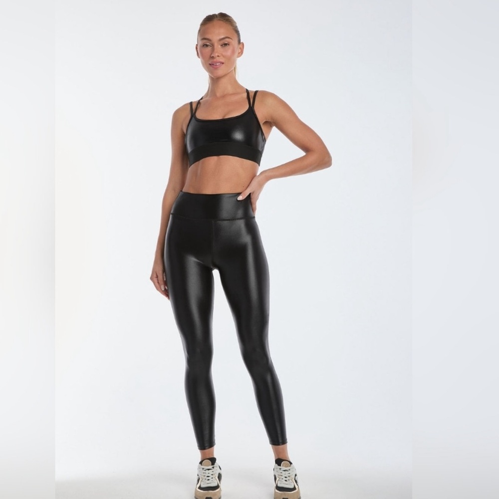 NWT Noli Liquid Glass Leggings Size Medium